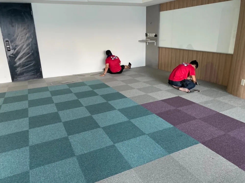 多元教室．方塊地毯